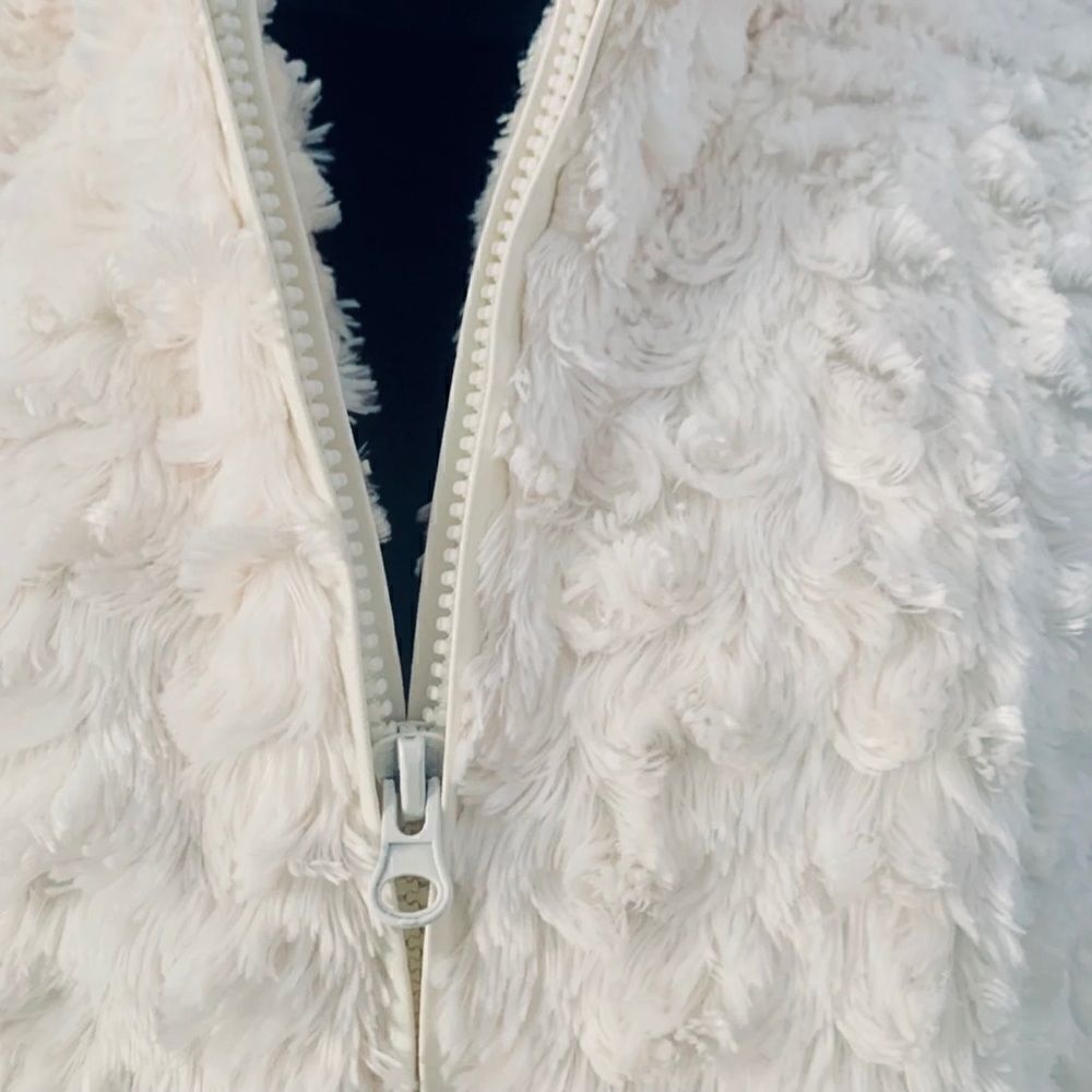 Cejon Cream Faux Fur Zip Hoodie Vest Size large - Picture 4 of 11
